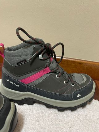 Botas de montaña Quechua grises y rosas