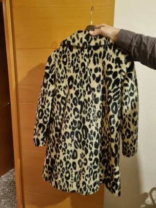 Abrigo pelo sintético estampado leopardo