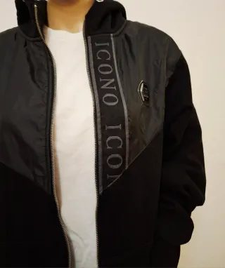 Sudadera con cremallera y capucha