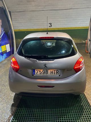 Peugeot 208 2013
