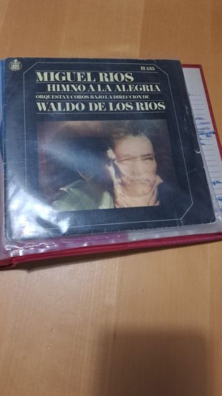 Álbum Vinil Vermell amb 19 Singles 70s