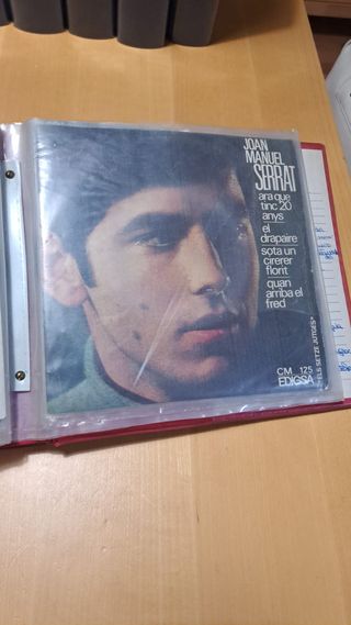 Álbum Vinil Vermell amb 19 Singles 70s
