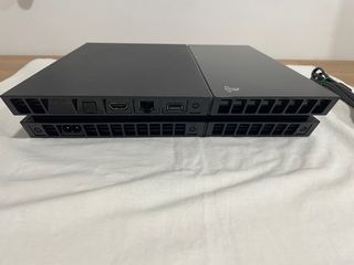 PS4 (PlayStation 4)