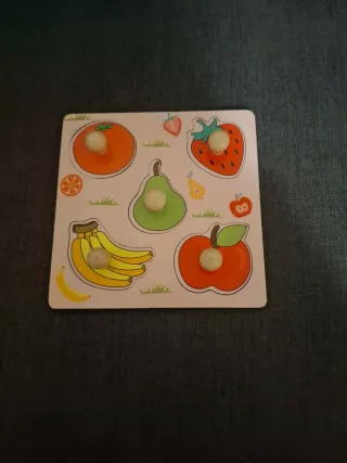 Puzzle de madera con frutas