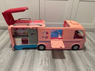 Caravana Barbie con Piscina y Tobogán