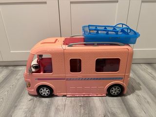 Caravana Barbie con Piscina y Tobogán