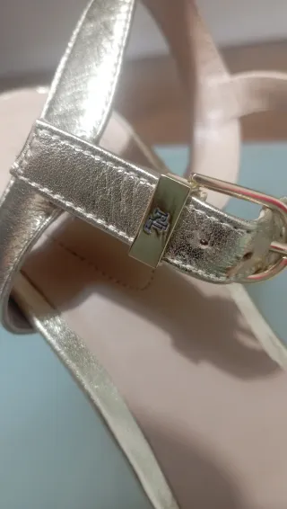 Sandalias doradas piel Ralph Lauren