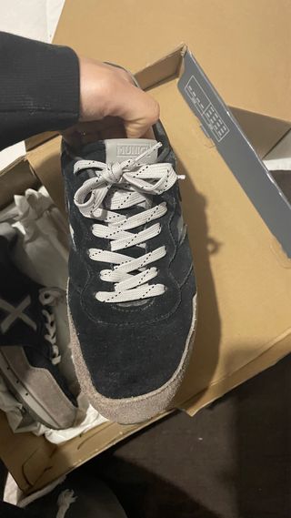 Zapatillas Munich Negras y Grises