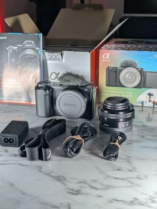 Cámara Sony Alpha ZV-E10 + Lente 16-50