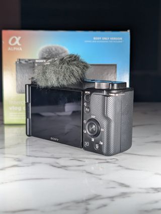 Cámara Sony Alpha ZV-E10 + Lente 16-50