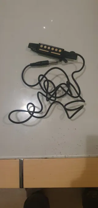 Pastilla para guitarra con cable