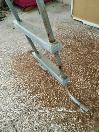 Escalera piscina metal y plástico