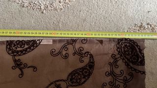 Cortina Loja do Gato Marrón con bordado. Nueva