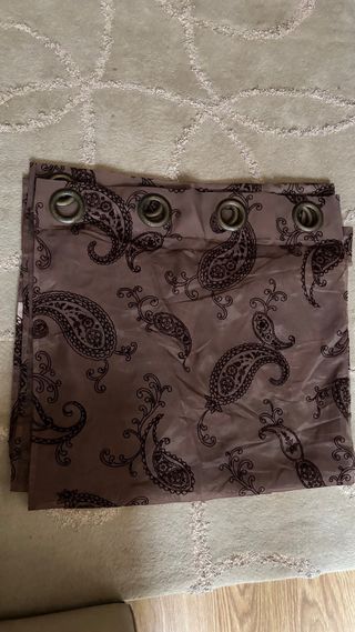 Cortina Loja do Gato Marrón con bordado. Nueva