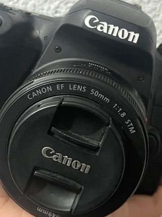 Canon EOS 77D menos de 1000 fotos hechas