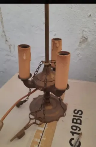 Lámpara de sobremesa de bronce