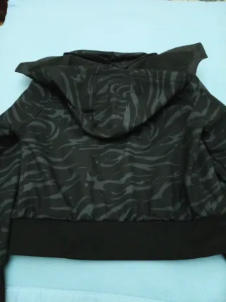 Cortavientos Negro y Gris con Cremallera