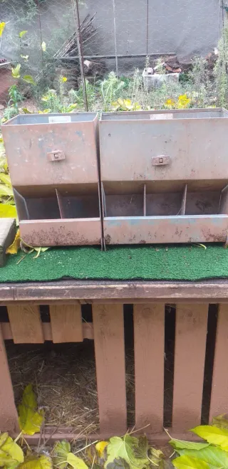 2 Comederos/Bebedero Metal Conejos Copele.