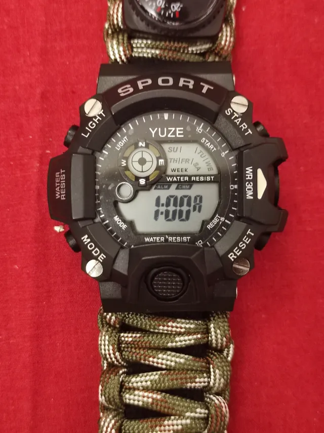 Reloj de Supervivencia con Brújula