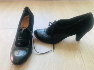 Zapatos de tacón negros de piel