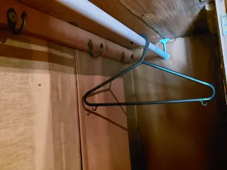 Armario de madera con espejo de Inglatera.