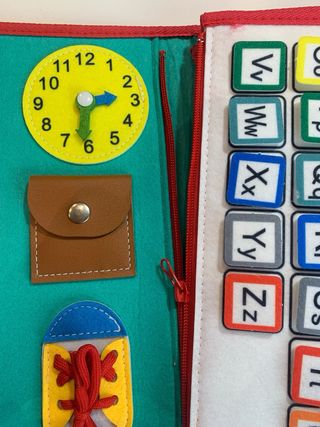 Libro maletin sensorial Montessori con etiquetas