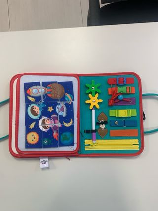 Libro maletin sensorial Montessori con etiquetas