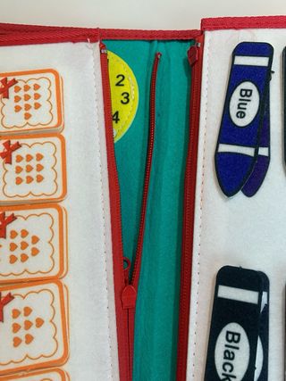 Libro maletin sensorial Montessori con etiquetas