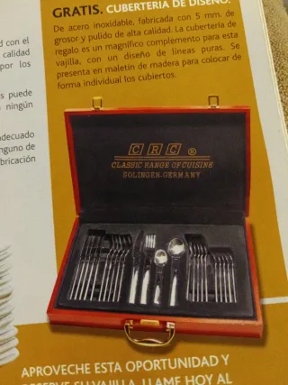 Cubertería de metal dorada y plateada