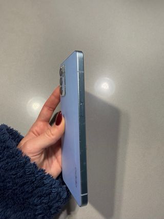 Móvil Oppo azul