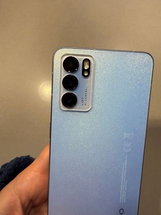 Móvil Oppo azul