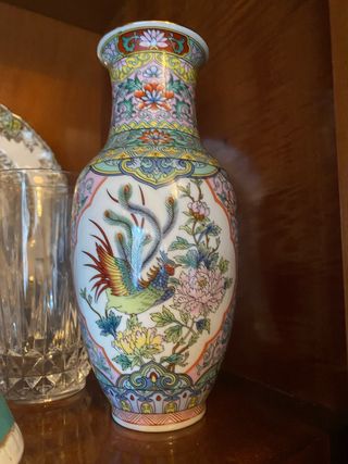 Jarrón de porcelana multicolor con aves