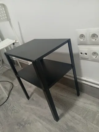 Mesita auxiliar negra metálica