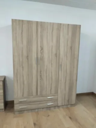 Armario blanco de madera