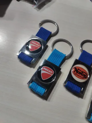 Llaveros Ducati y Norton