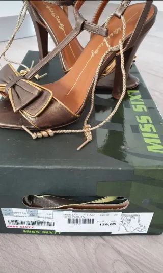 Sandalias Miss Sixty Doradas y Naranja