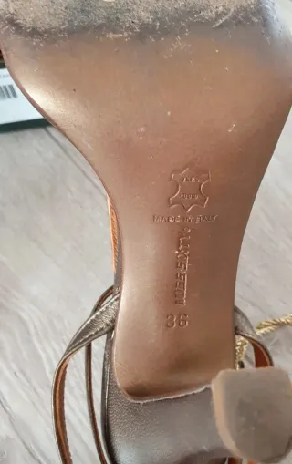 Sandalias Miss Sixty Doradas y Naranja