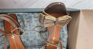 Sandalias Miss Sixty Doradas y Naranja