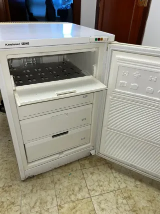 Piccolo frigorifero/congelatore per casa o locale...