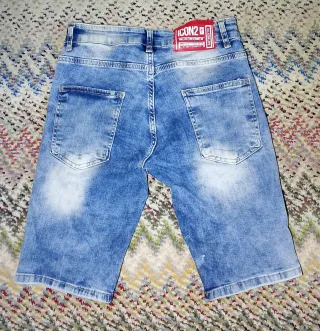 Pantalones cortos vaqueros desgastados