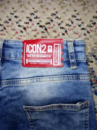 Pantalones cortos vaqueros desgastados