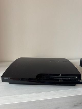 Consola PS3 con 13 juegos y 2 mandos