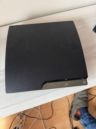 Consola PS3 con 13 juegos y 2 mandos