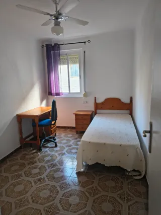 Alquilo 4 habitaciones C/ Maestro Cebrian