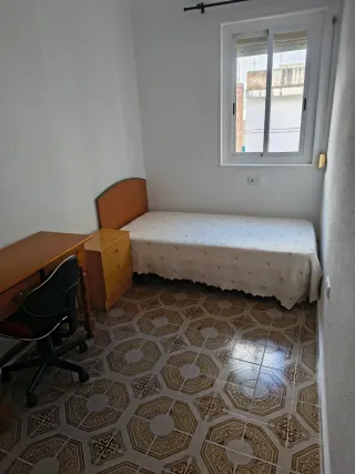 Alquilo 4 habitaciones C/ Maestro Cebrian