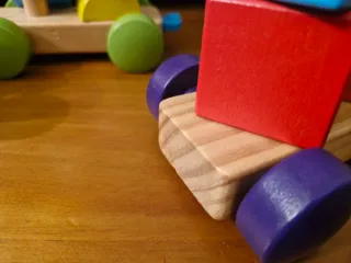 Tren de madera con animales