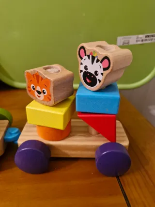 Tren de madera con animales