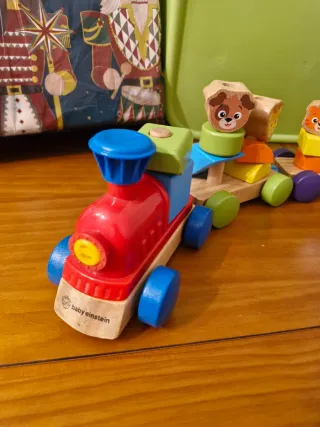 Tren de madera con animales