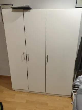 Armario blanco de plástico