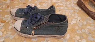 Scarpe da ginnastica blu con zip